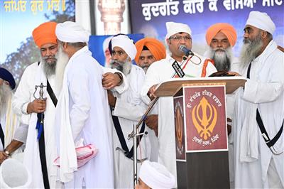 Former MP Dr. Ashok Tanwar participated in the last Ardaas program of Saint Baba Man Singh Ji