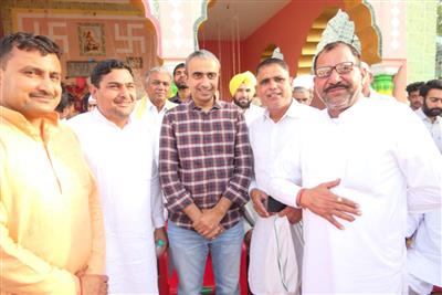 Senior AAP leader Anurag Dhanda reached the state level birth anniversary program of Sant Shri Dhanna Bhagat ji in Dhanori.